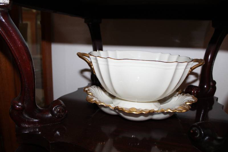 lot 112 image: Lenox Porcelain Bowl w Serving Tray