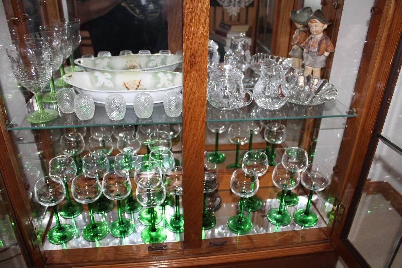 lot 113 image: Wine Glasses, Shot Glasses, Candle Holders, Table Dcor, Boy Statue