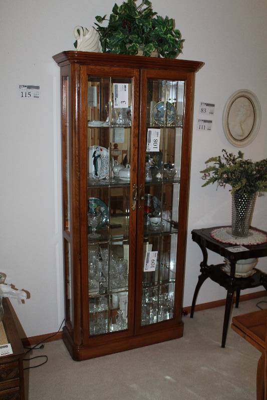lot 3 image: Wood Hutch w 2-Glass Doors, 2-Glass Side Panels, 5-Glass Shelves, Lighting