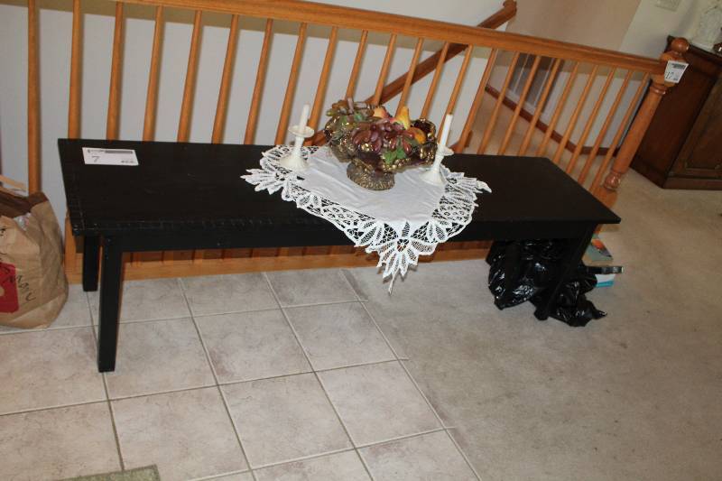 lot 7 image: Bench