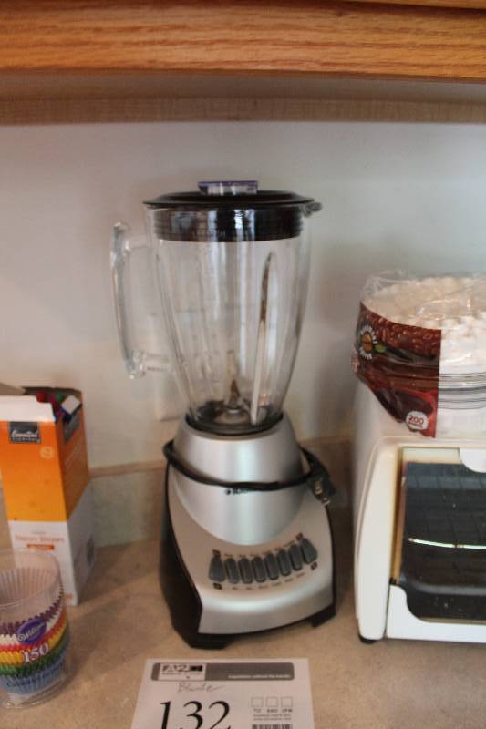 lot 132 image: Black & Decker Blender