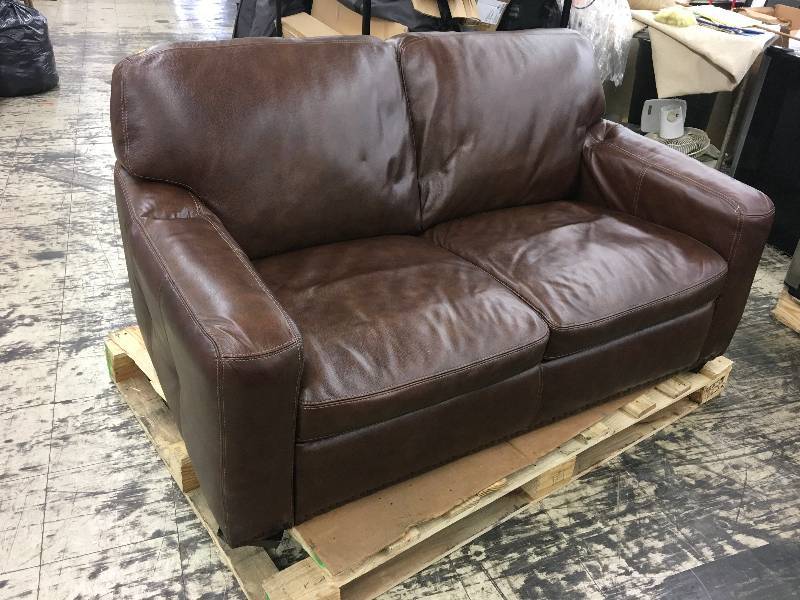 lot 1 image: SIMON LI LEATHER LOVESEAT, RETAIL $799.99