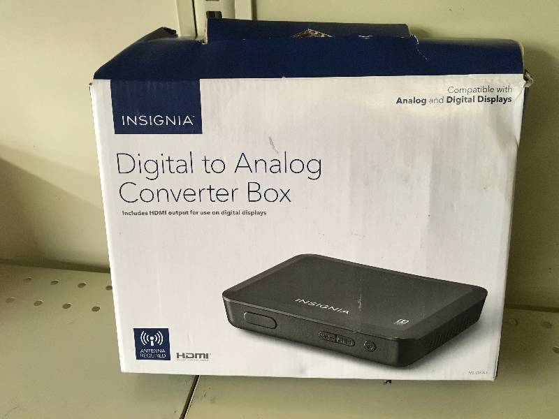 lot 44 image: INSIGNIA DIGITAL TO ANALOG CONVERTER BOX