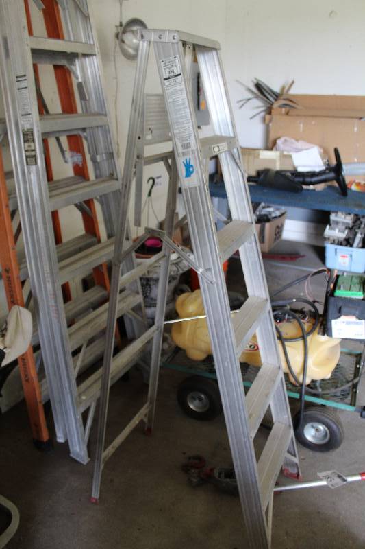 lot 182 image: Werner Saf-T-Master Household 6ft. Aluminum Step Ladder