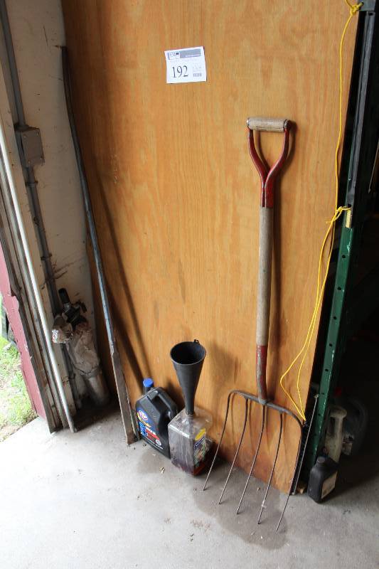 lot 192 image: Pitch Fork, Pry Bar