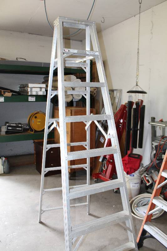 lot 183 image: 8ft. Heavy Duty Industrial Aluminum Step Ladder