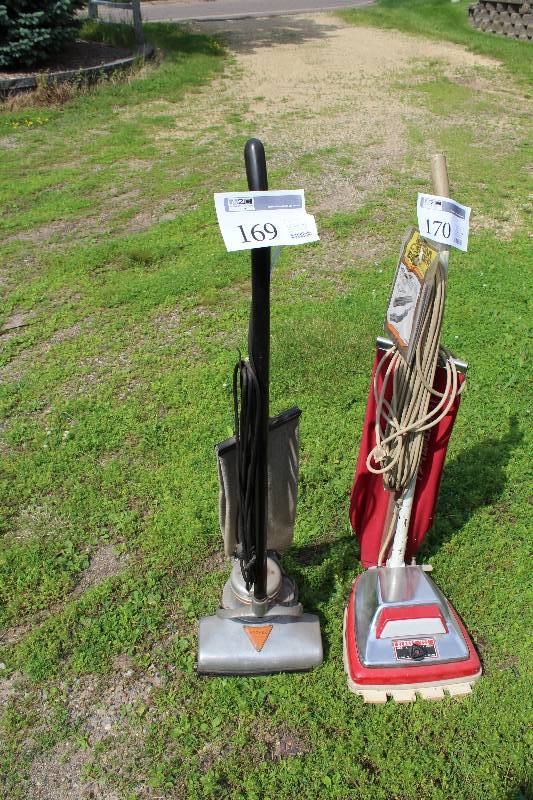 lot 169 image: Hoover Upright Bag Vacuum
