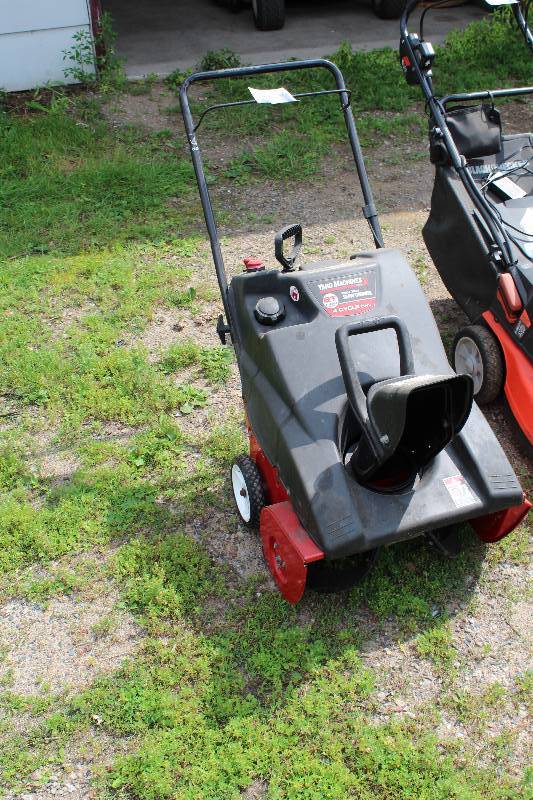 lot 10 image: MTD Yard Machines 21in.-Cut Single Stage Snow Thrower w 4-Cycle OHV 123cc Motor