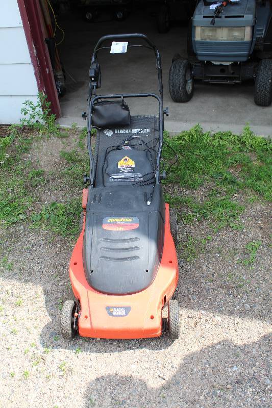 lot 9 image: Black & Decker Cordless 19in.-Cut 24V Rechargable Mulching Mower