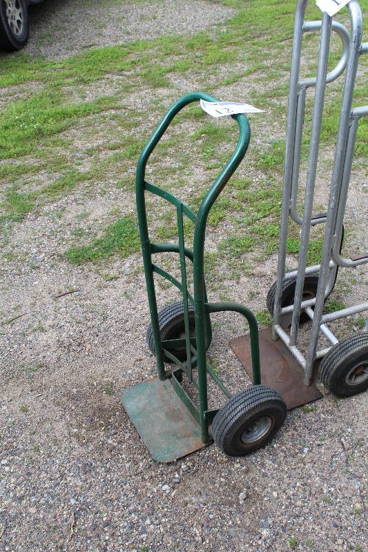lot 12 image: 2-Wheel Hand Truck