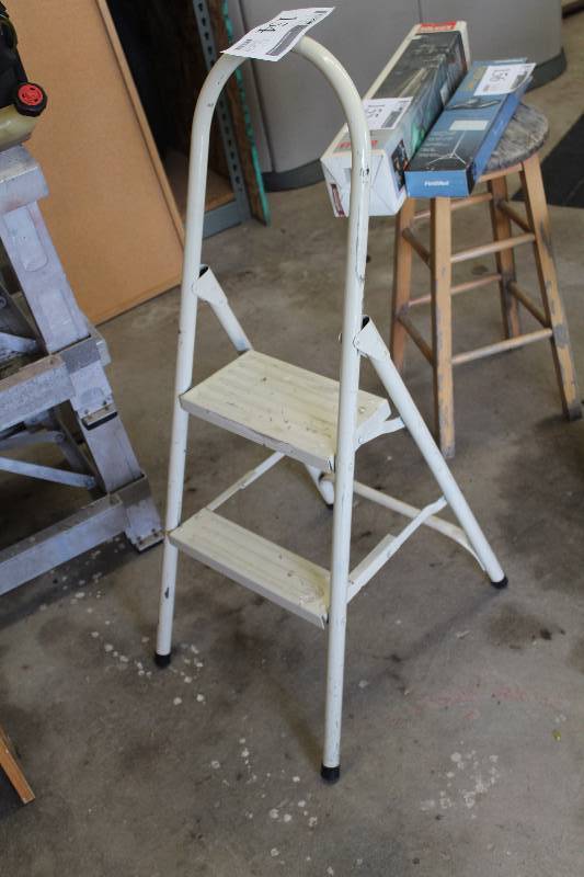 lot 154 image: 2-Step Folding Step Ladder