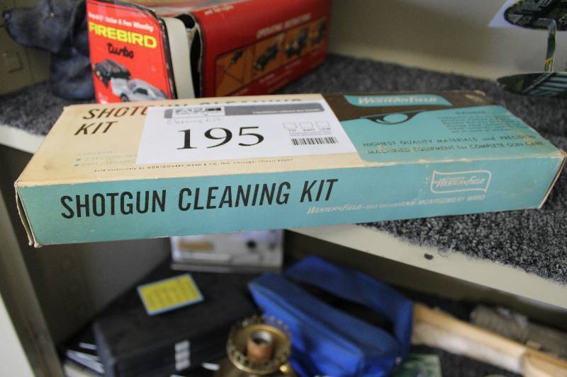 lot 195 image: Shotgun Cleaning Kit