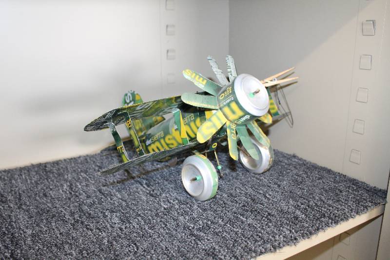 lot 197 image: Diet Sierra Mist Aluminum Can Airplane