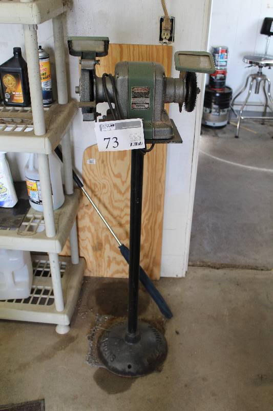 lot 73 image: Craftsman 14 hp Ball Bearing Split Phase Grinder w Dual Grinding Wheels