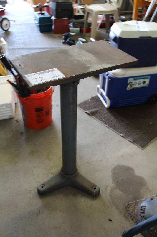 lot 72 image: Metal Stand