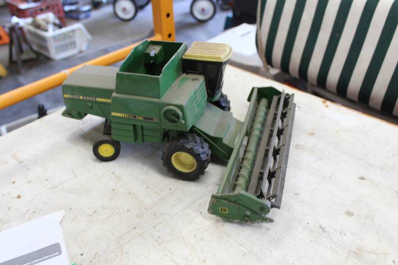 lot 113 image: John Deere Combine