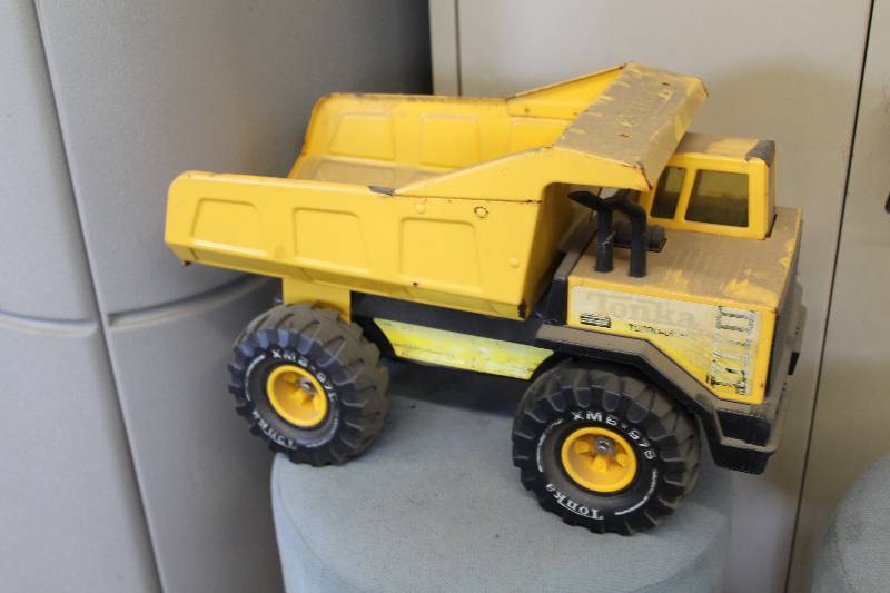 lot 111 image: Tonka Dump Truck