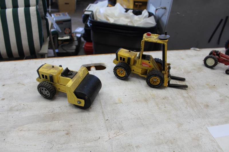 lot 109 image: Lot of (2) Tonka Fork Lift, Smooth Roller