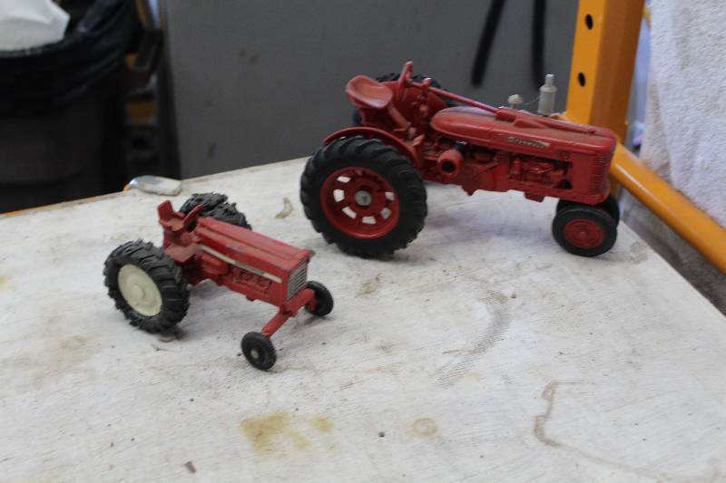 lot 108 image: Lot of (2) International Tractors
