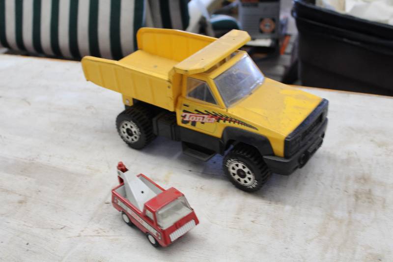 lot 107 image: Lot of (2) Tonka Trucks - Dump, Tow