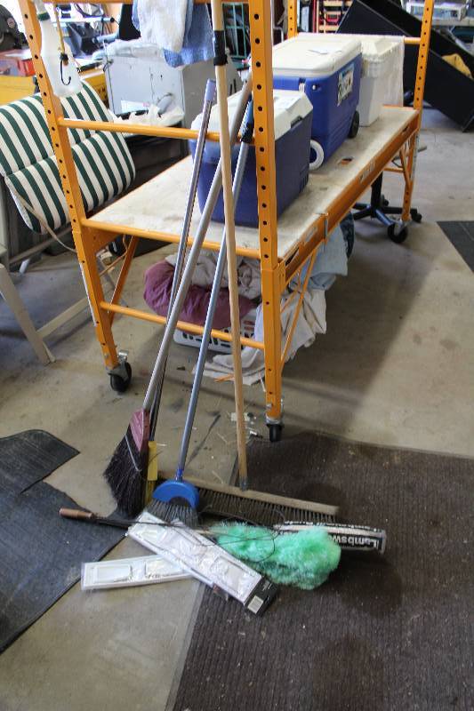 lot 120 image: Brooms, Dusters