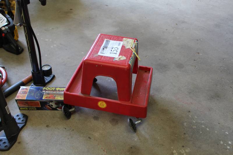 lot 153 image: Koller Craft Plastic Rolling Stool