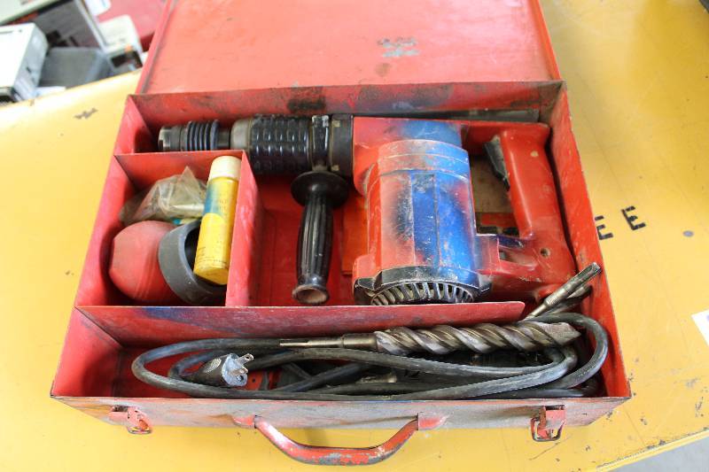 lot 25 image: Hilti TE-22 Rotary Hammer w Case, Instruction Manual