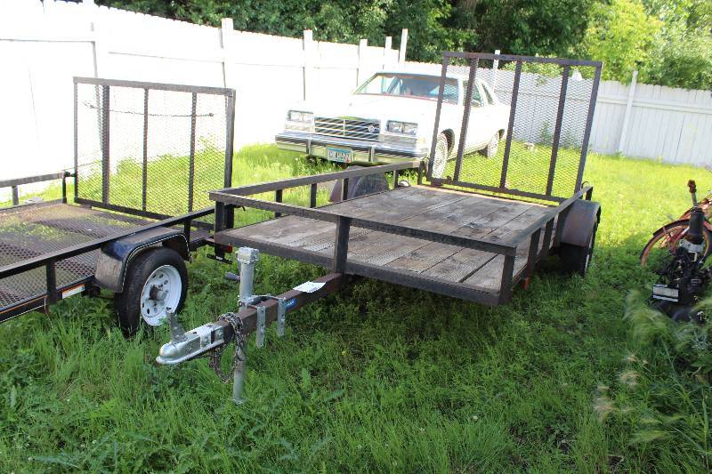 lot 3 image: 1998 Custom Built Single Axle Wood Bed Metal Frame Trailer w Commercial Ramp