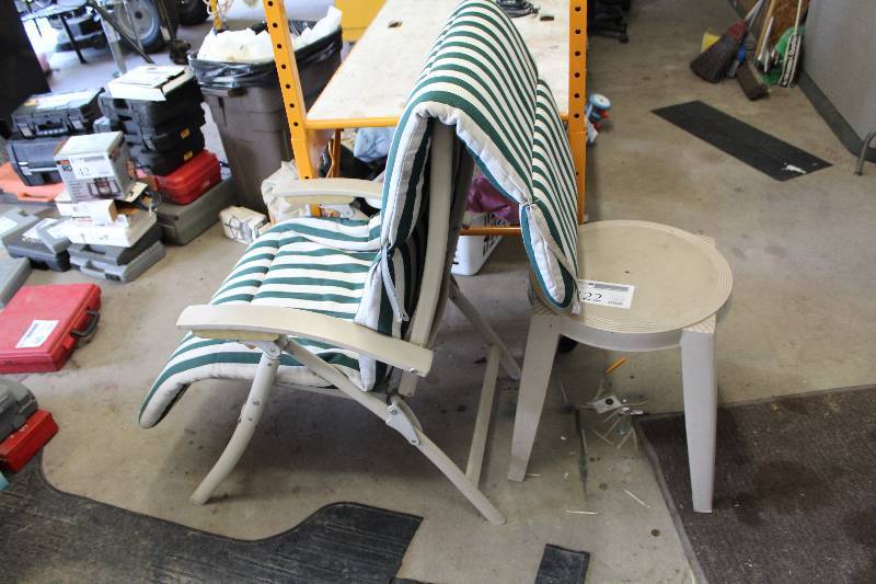lot 122 image: Table w Folding Chair