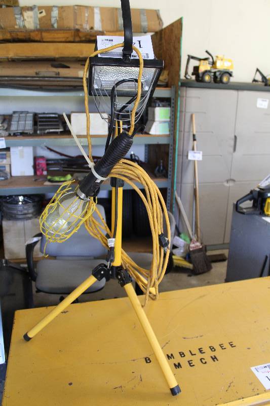lot 147 image: Lot of (2) Work Lights