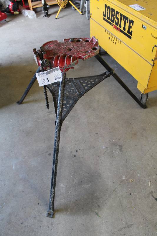 lot 23 image: Pipe Vise