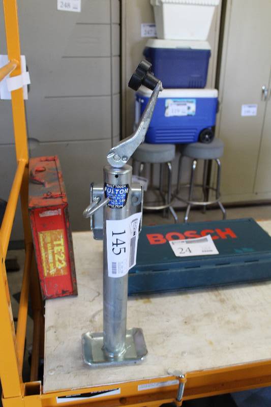 lot 145 image: Fulton 2000 lb. Magnum Series Heavy Duty Trailer Jack