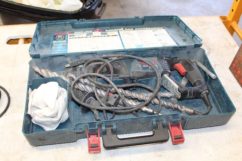 lot 24 image: Bosch Bulldog Xtreme Boschhammer w Case, Bits