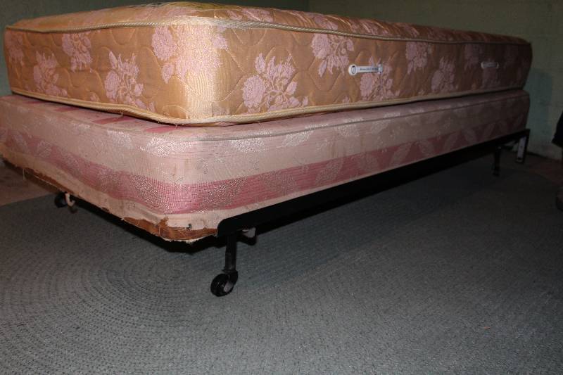lot 455 image: Twin Bed Frame