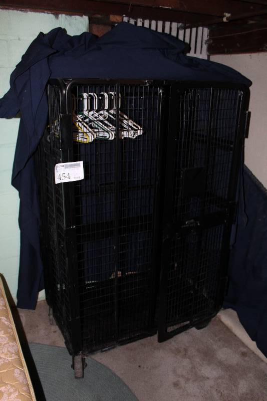 lot 454 image: Rolling Clothing Cage