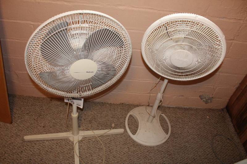 lot 450 image: Lot of (2) Floor Fans