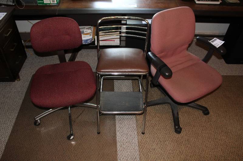lot 321 image: Lot of (3) Office Chairs - 2) Rolling