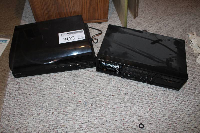 lot 305 image: Sanyo Turntable, Sony Stereo Cassette Deck TC-WR520