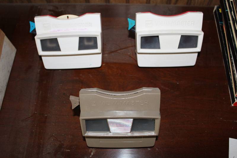 lot 326 image: Lot of (3) Vintage GAF View-Master Viewers