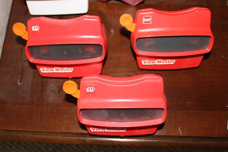 lot 327 image: Lot of (3) Modern GAF View-Master Viewers