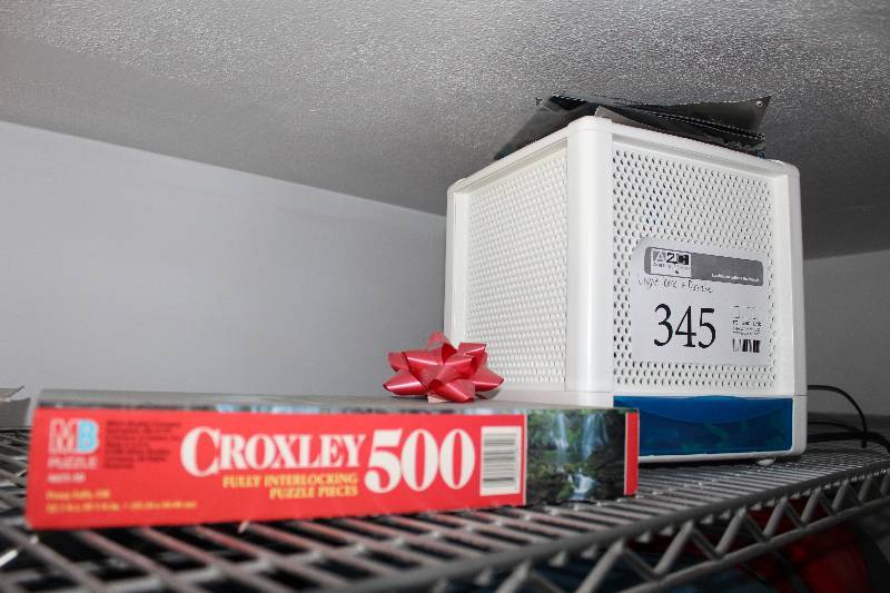 lot 345 image: Light Brite Light Box, Croaxley 500-Piece Puzzle