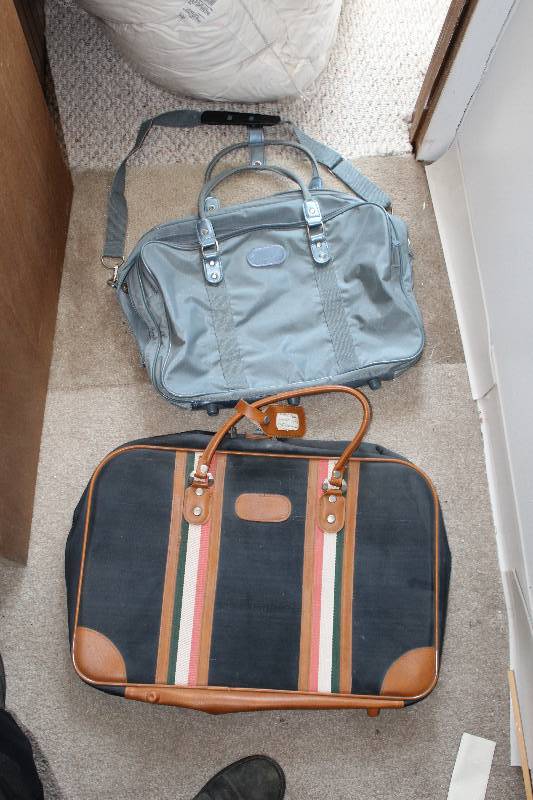 lot 351 image: Lot of (2) Suitcases