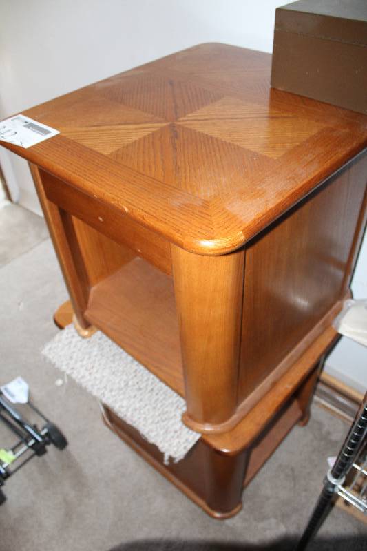 lot 342 image: Lot of (2) End Tables