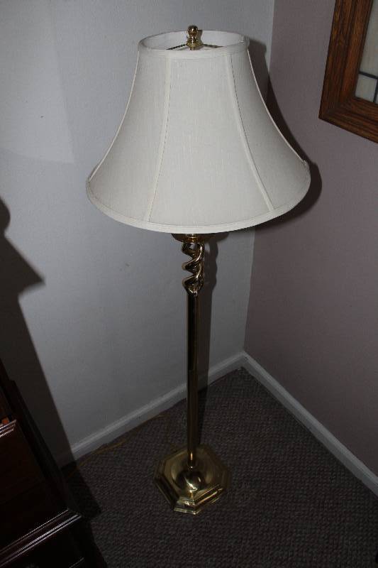lot 479 image: Floor Lamp