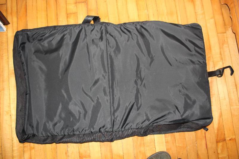 lot 423 image: Suit Carrier