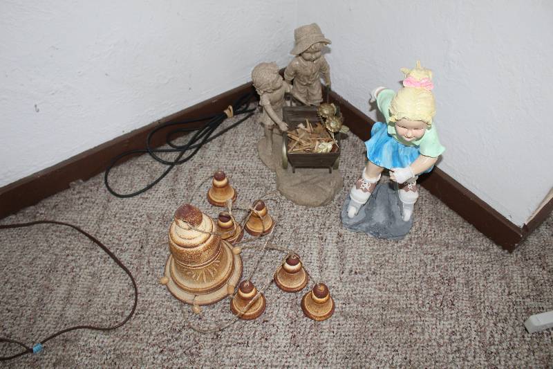lot 480 image: Lot of (3) Figurines, Wind Chimes