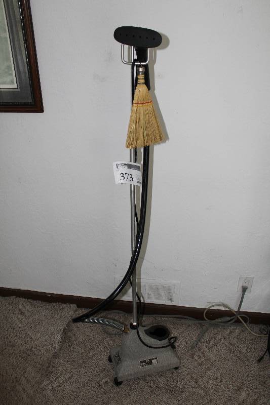 lot 373 image: Jiffy Floor Steamer w Wisk Broom