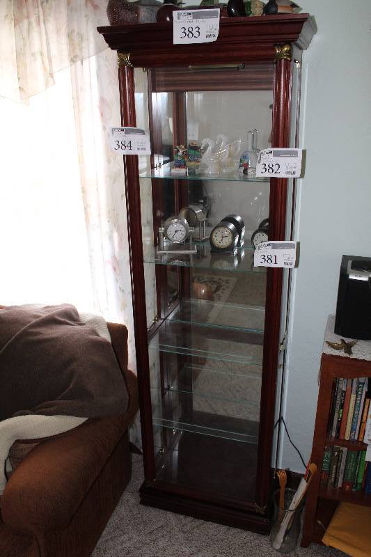 lot 384 image: Lighted Curio Cabinet w 4-Glass Shelves
