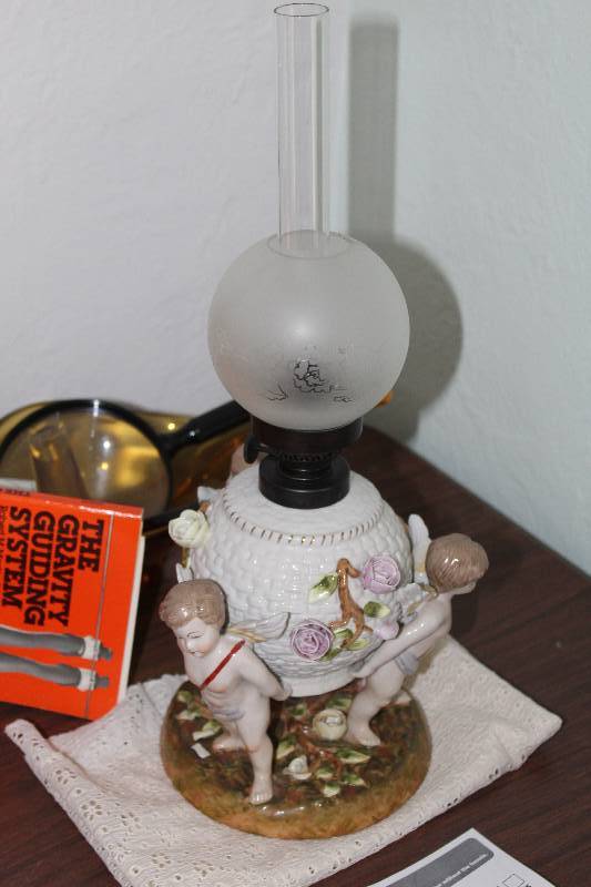 lot 391 image: Table Lamp w Angels Glass Base, Glass Globe Shade