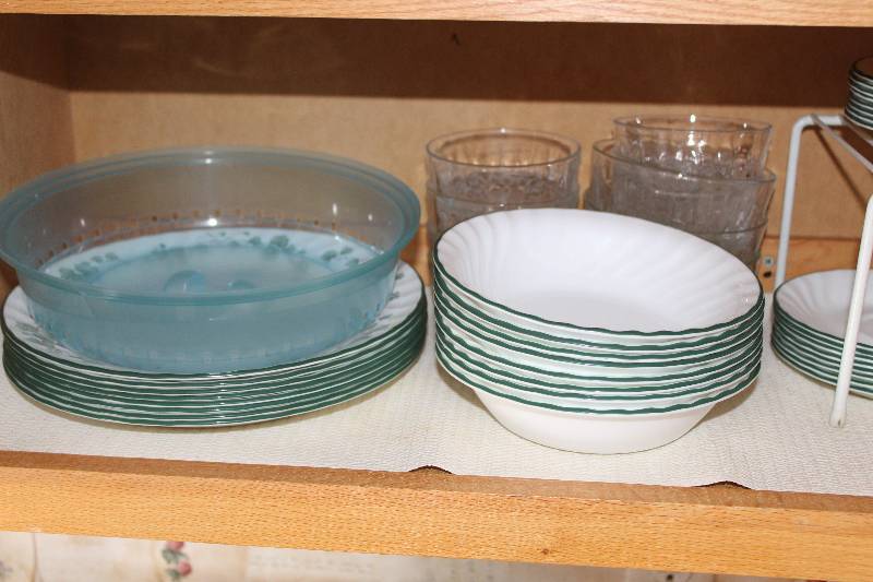 lot 432 image: Dishware - Plates, Bowls, Serving Plates, Serving Bowls, Cookware w Lids